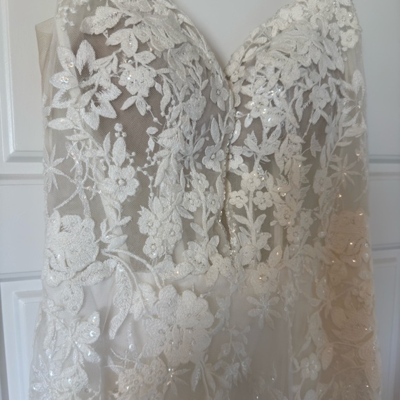 Enzoani Wedding Dress - Picture 8 of 11